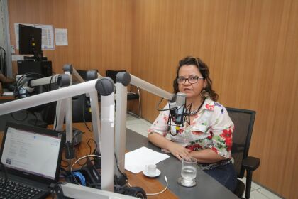   Celia de Campos Leite - Professora da Seduc    em entrevista para a radio assembleia