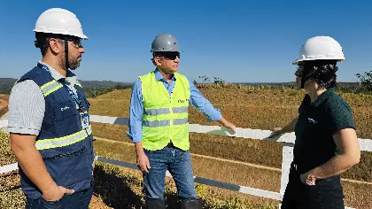 Wilson Santos é recepcionado por engenheiros civis da Rumo Logística