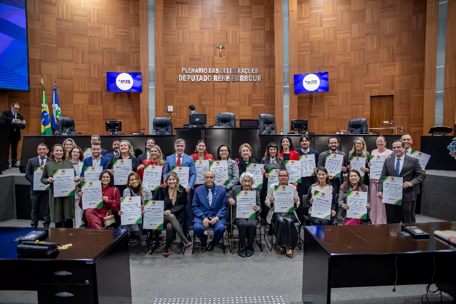 Advocacia inovadora é homenageada na ALMT durante sessão especial