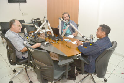Edilson Peixoto em entrevista para a radio Assembléia