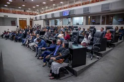 Sessão especial outorga títulos de cidadania e outras honrarias