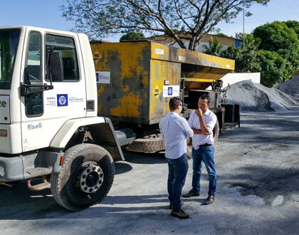 Consórcio Vale do Guaporé recebe caminhão para recapeamento asfáltico
