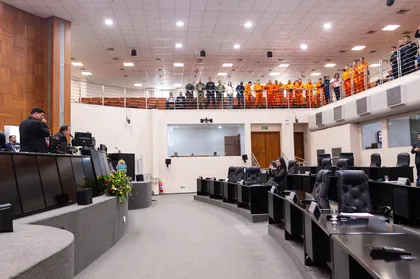 Servidores do Corpo de Bombeiros e da Polícia Militar compareceram ao Plenário para acompanhar a votação