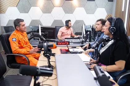 Painel entrevista oficial do Corpo de Bombeiros sobre atuação em resgates