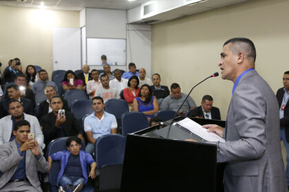 Deputado Eduardo Botelho dá posse a suplente na Assembleia