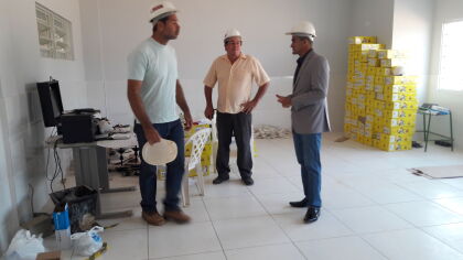 Elizeu Nascimento visita obras da Escola Hélio Palma de Arruda no Planalto