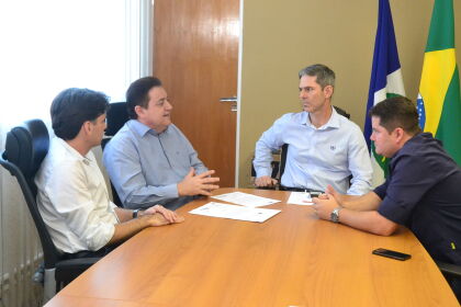 Empresários se reúnem com deputado Rezende e secretário por mais segurança pública