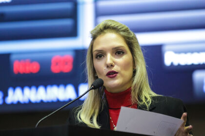 Janaina Riva alerta sobre  possibilidade  de crime de responsabilidade do governo