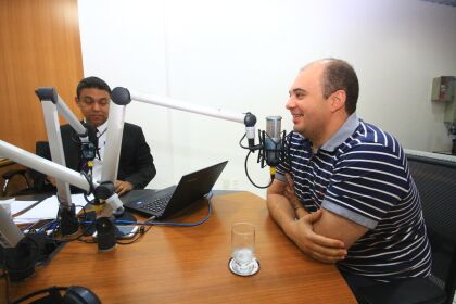 Entrevista  Dep. Leonardo e  Dep Elizeu Nascimento na Rádio AL