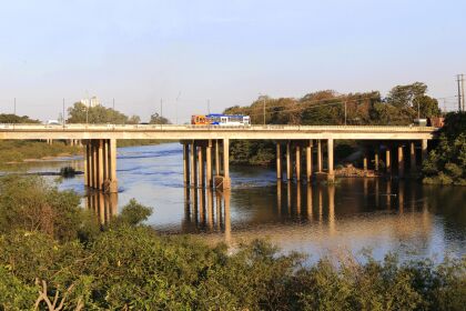 Fávero pede urgência em obras de recuperação de estradas e construção de pontes