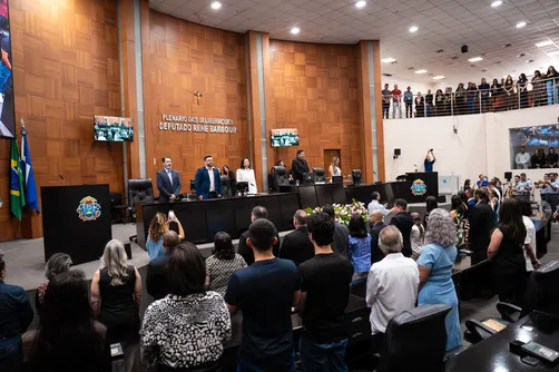 Assembleia Legislativa de Mato Grosso homenageia 36 servidores em Cuiabá