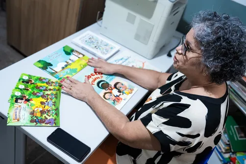 Dia do Livro: leis aprovadas pela ALMT incentivam a leitura e valorizam autores de MT - Assembleia Legislativa do Estado de Mato Grosso