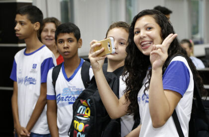 Alunos da Escola Estadual "Elmaz Gattas" (VG) visitam ALMT