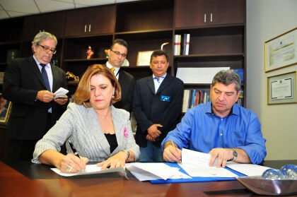 Presidente Guilherme Maluf e Desembargadora Beatriz Theodoro assinam convênio