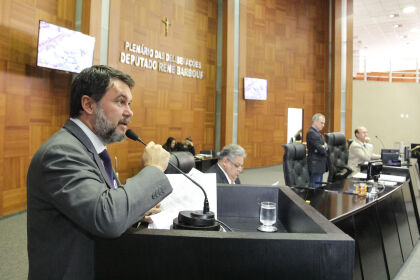Deputado Oscar entrega título de cidadão mato-grossense em Peixoto de Azevedo