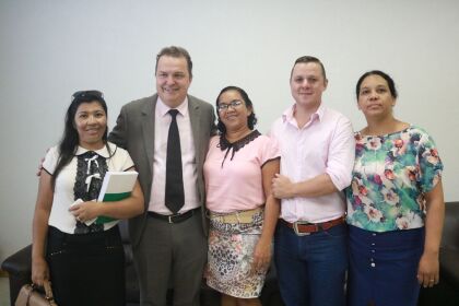 Max Russi recebe alunos de Nova Brasilândia