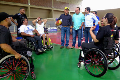 Emenda parlamentar de Wilson Santos garante entrega de 39 cadeiras de rodas 