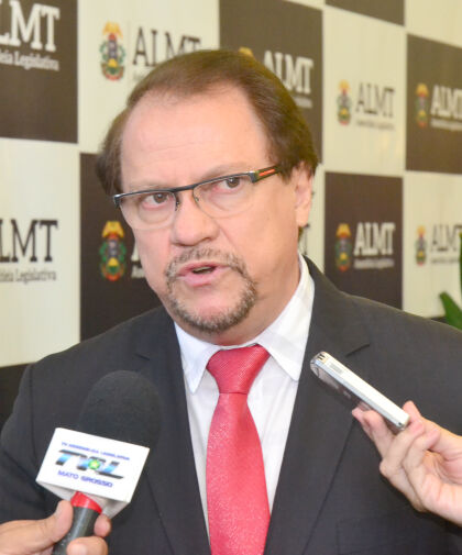 Deputado Pedro Satélite na posse da nova mesa diretora da ALMT