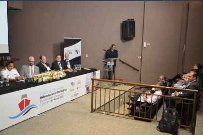 Deputado Leonardo participa do Fórum de Discussões Hidroviárias e Portuárias