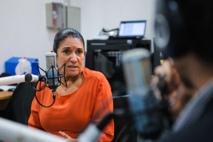 Thelma de Oliveira em entrevista na Rádio AL