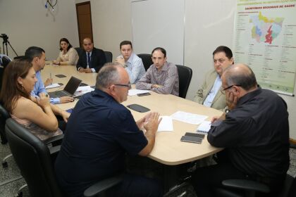 Deputado Sebastião Rezende e prefeito de Alto Garças e lideranças visitam secretarias