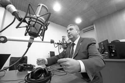 Entrevista com o Deputado Dep. Adriano Silva na rádio ALMT