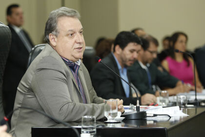 Romoaldo Júnior defende apoio do governo às comunidades terapêuticas