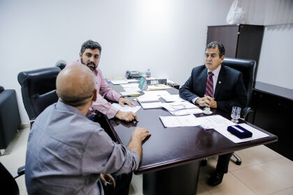 Dep. Adalto de Freitas recebe prefeitos de Pontal do Araguaia e Santa Cruz do Xingu
