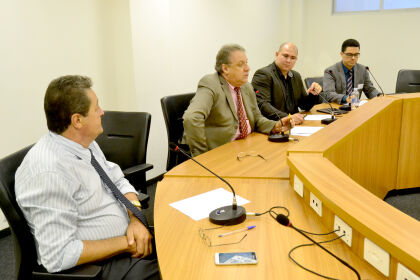 Deputado Romualdo Junior reunido com representantes de comunidades terapeuticas
