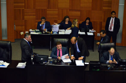 Presidente Eduardo Botelho em sessão de derrubadas de veto