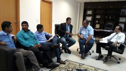 Dep. Adalto de Freitas participa de reunião com o prefeito de General Carneiro.
