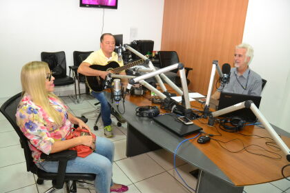 Ju Baiana e Joõozinho do cavaco no programa SONS DE MATO GROSSO da rádio Assembleia