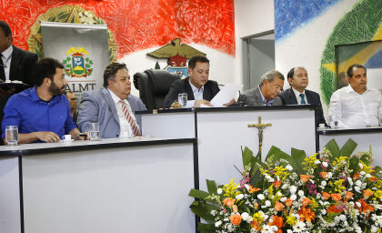 Em sessão, Gilmar Fabris reafirma compromisso com Várzea Grande