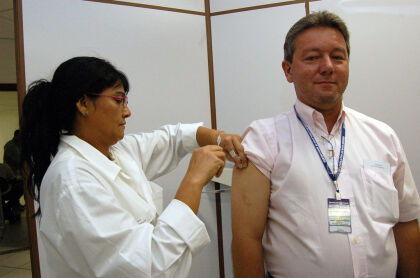 Pedro Satélite quer campanha de vacinação contra a dengue em MT
