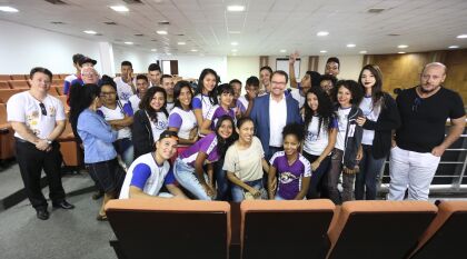 Deputado Pedro Satélite recebe os alunos da Escola Estadual Dunga Rodrigues de VG
