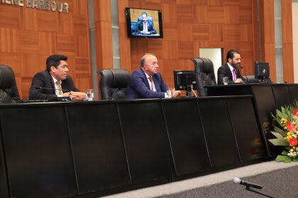 Deputado Jajah Neves entrega títulos de cidadania Mato-grossense