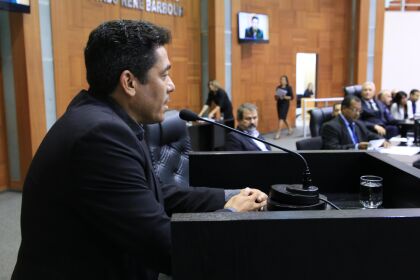 Deputado Saturnino Masson entrega títulos de cidadania mato-grossense