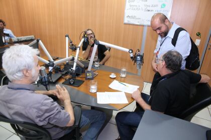 Violeiro André Balbino no programa FUSÃO.COM da rádio assembléia