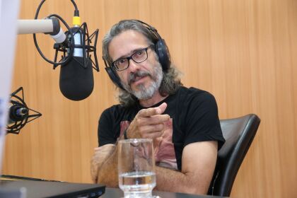Violeiro André Balbino no programa FUSÃO.COM da rádio assembléia