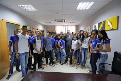 Visita dos alunos da Escola Estadual Nadir de Oliveira, de Várzea Grande