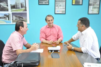 Deputado Silvano assegura R$ 300 mil para asfalto em Cláudia