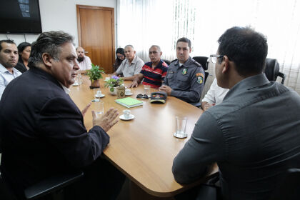 Deputado Gilmar Fabris em reunião com secretário de segurança pública Gustavo Garcia