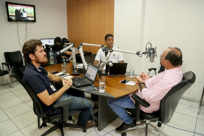 Professor João Edson em entrevista para a Rádio Assembleia
