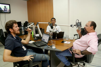 Professor João Edson em entrevista para a Rádio Assembleia
