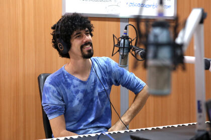 Entrevista com Jhon Stuart no programa Sons de Mato Grosso da Rádio Assembleia