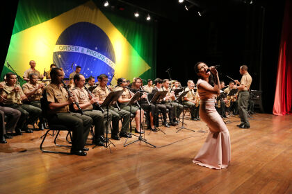 Banda do Exército se apresenta no Teatro Zulmira Canavarros