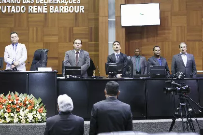 A sessão especial em homenagem póstuma reuniu deputados, ex-deputados, familiares e amigos
