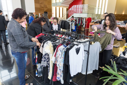 Bazar da Sala da Mulher oferece roupas, calçados e acessórios novos e usados por até R$ 60