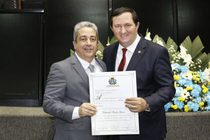 Deputado Valdir Barranco concede títulos de cidadania e entrega Moção de Aplausos