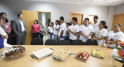 Max Russi recebeu alunos com café da manhã